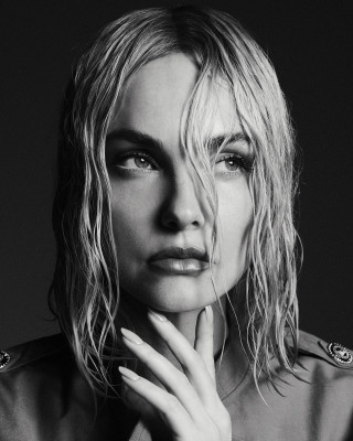 Caroline Trentini ~ Mixed BR 35 Anos Moda e Fé book by Nicole Heiniger