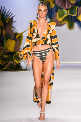 Caroline Trentini - Água de Coco Spring/Summer Fashion show in Sao Paulo