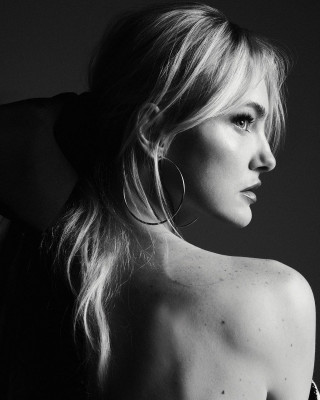 Caroline Trentini ~ Mixed BR 35 Anos Moda e Fé book by Nicole Heiniger