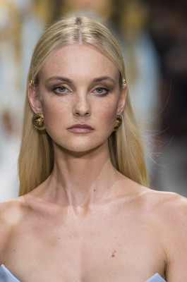 Caroline Trentini - Versace Spring/Summer 2018 Fashion Show in Milan