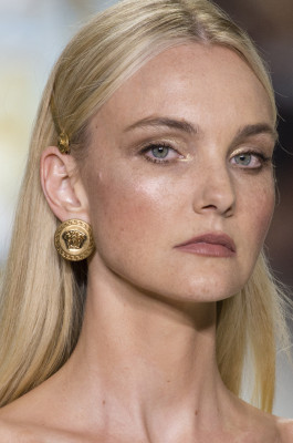 Caroline Trentini - Versace Spring/Summer 2018 Fashion Show in Milan