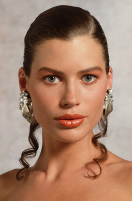 Carre Otis pic #406048