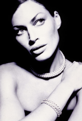 Carre Otis pic #25444
