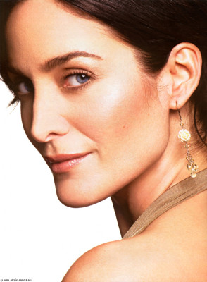 photo 5 in Carrie Anne Moss gallery [id221647] 2009-12-16 00:00:00