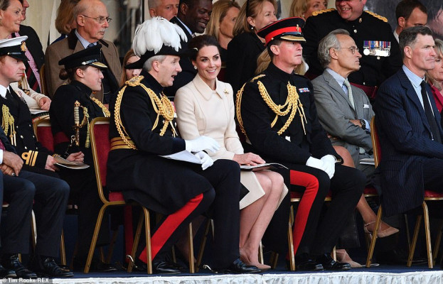 Catherine, Duchess of Cambridge pic #1183918