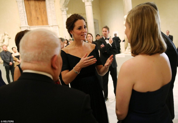 photo 15 in Catherine, Duchess of Cambridge gallery [id780403] 2014-12-17 00:00:00