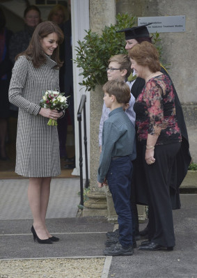 photo 11 in Catherine, Duchess of Cambridge gallery [id852413] 2015-12-12 00:00:00