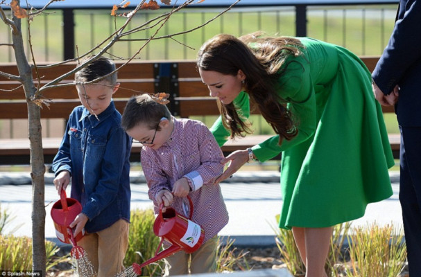 photo 15 in Catherine, Duchess of Cambridge gallery [id723900] 2014-04-27 00:00:00