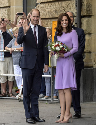 Catherine, Duchess of Cambridge pic #985395