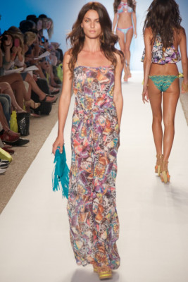 Catrinel Menghia pic #618995