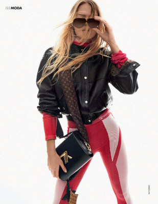 Chane Husselmann ~ Elle Italia dicembre 2021 by  Xavi Gordo