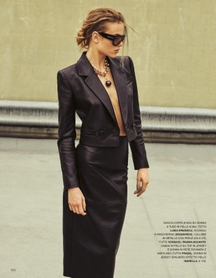 Chane Husselmann ~ Grazia Italia 08.09.2022 by  Sven Banziger