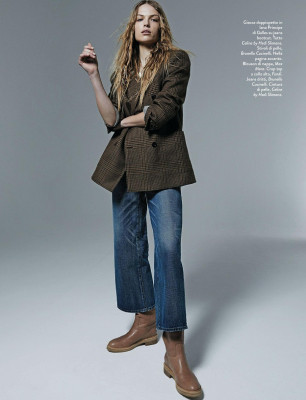 Chane Husselmann ~ Amica 03.2022 by Jacopo Moschin