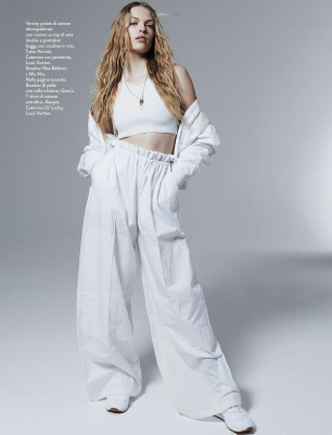 Chane Husselmann ~ Amica 03.2022 by Jacopo Moschin