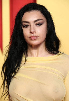 Charli XCX – Vanity Fair Oscar Party in Beverly Hills