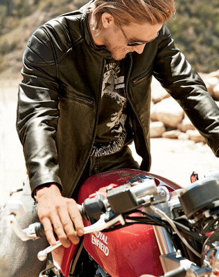 Charlie Hunnam pic #952436