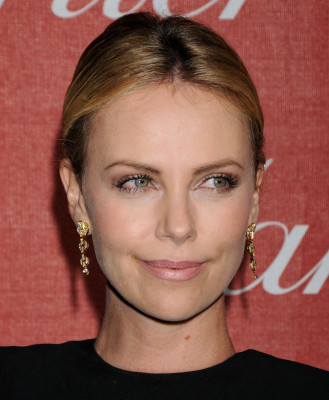 Charlize Theron pic #452571