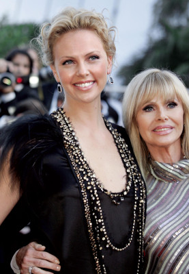 photo 21 in Charlize Theron gallery [id15928] -0001-11-30 00:00:00