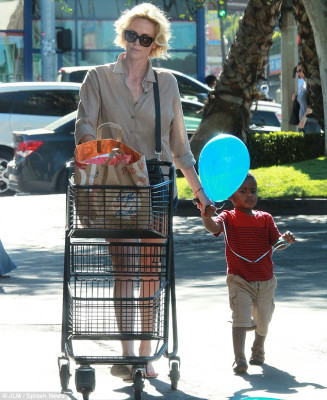 Charlize Theron pic #750909