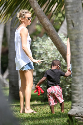 Charlize Theron pic #712596