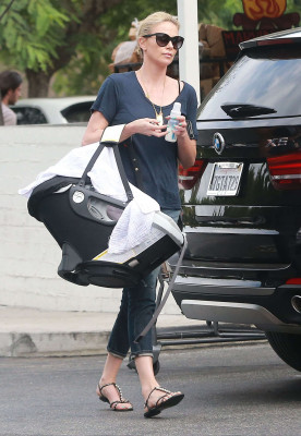 Charlize Theron pic #830756