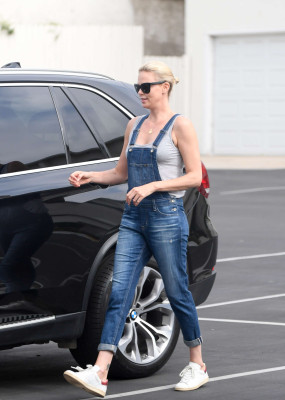 Charlize Theron pic #897095