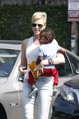 Charlize Theron pic #663252