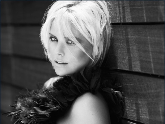 Charlize Theron pic #404712