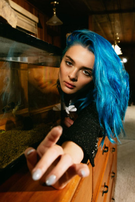 CHARLOTTE LAWRENCE for Content Mode Magazine, January 2020