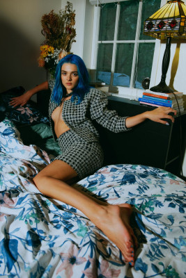 CHARLOTTE LAWRENCE for Content Mode Magazine, January 2020