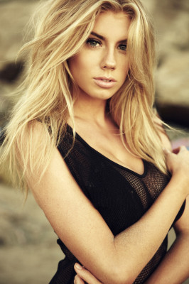 Charlotte Mckinney pic #804528