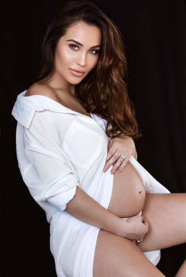 Pregnant CHLOE GOODMAN at a Photoshoot 04/17/2020