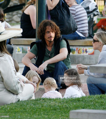 Chris Cornell - Coldwater Canyon Park in Beverly Hills 02/19/2009