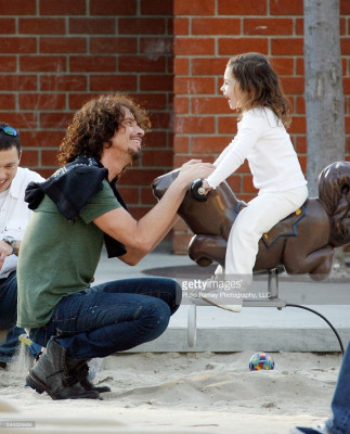 Chris Cornell - Coldwater Canyon Park in Beverly Hills 02/19/2009