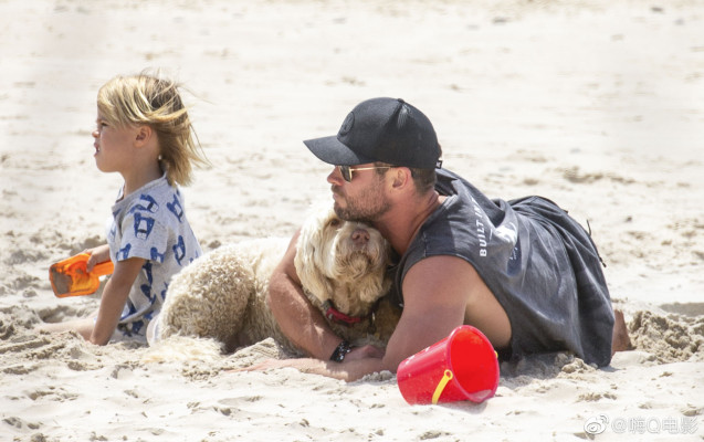 Chris Hemsworth - Byron Bay, Australia 11/04/2019
