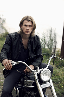 photo 16 in Chris Hemsworth gallery [id553000] 2012-08-28 00:00:00