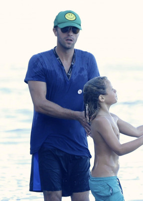Chris Martin in Malibu 10/10/2015