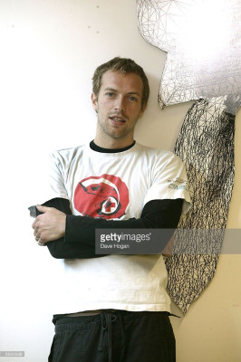 Chris Martin - Photoshoot in London 12/19/2003