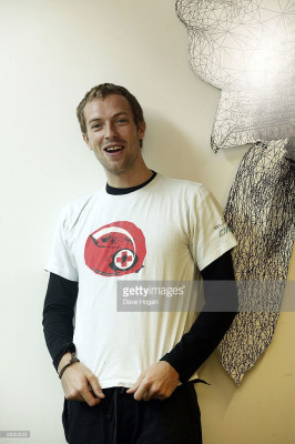 Chris Martin - Photoshoot in London 12/19/2003