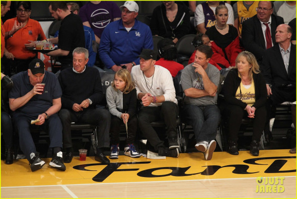 Chris Martin at Lakers Game in LA 01/20/2016