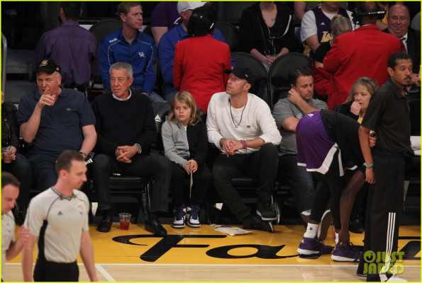 Chris Martin at Lakers Game in LA 01/20/2016