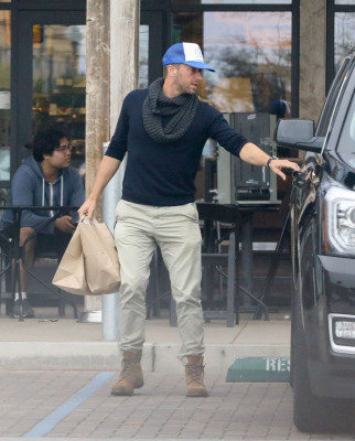 Chris Martin - Shopping in Malibu 05/20/2018