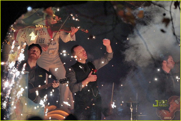 Chris Martin - Christmas Lights Videoshoot 11/25/2010