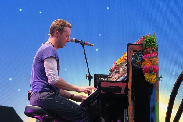 Chris Martin in Brussels 21-22 June 2017