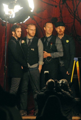 Chris Martin - Christmas Lights Videoshoot 11/25/2010