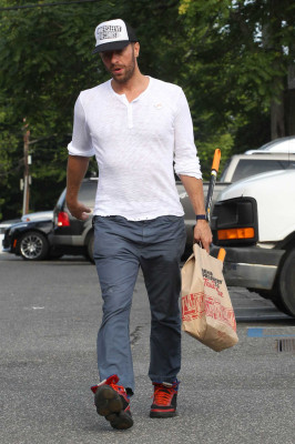 Chris Martin - Leaves Hardware Store in Hamptons, New York 07/27/2018