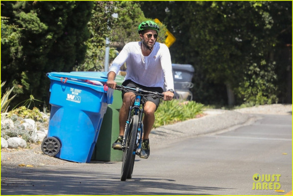 Chris Martin in Malibu 08/28/2018