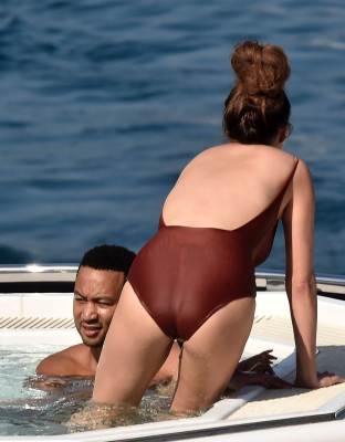 Christine Teigen pic #1193069
