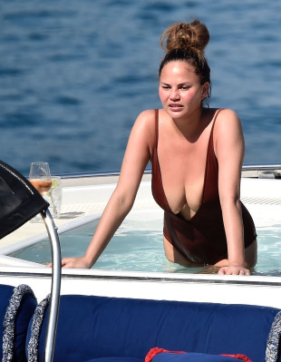 Christine Teigen pic #1193073