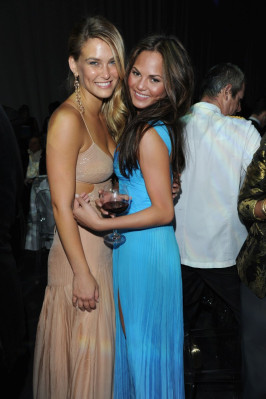 Christine Teigen pic #429800